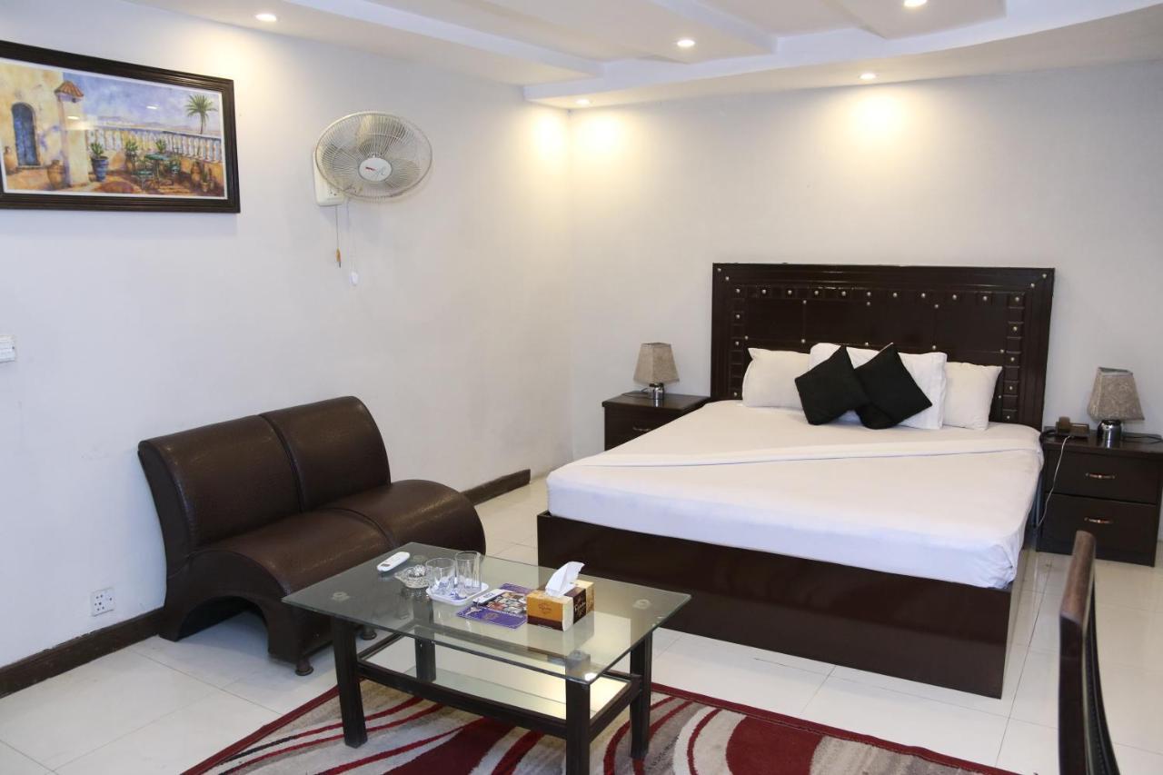 Gulberg Continental Hotel Lahore Buitenkant foto