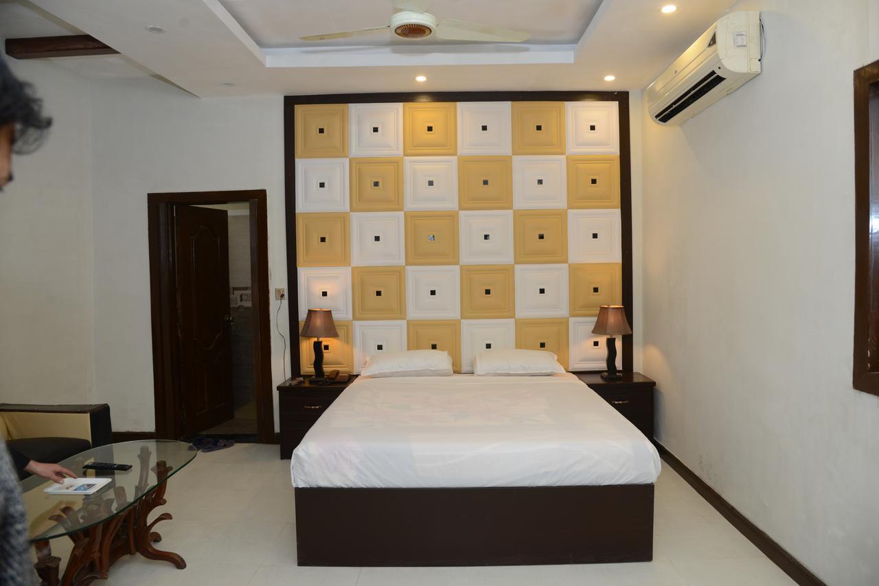 Gulberg Continental Hotel Lahore Buitenkant foto