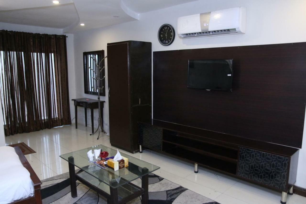Gulberg Continental Hotel Lahore Buitenkant foto