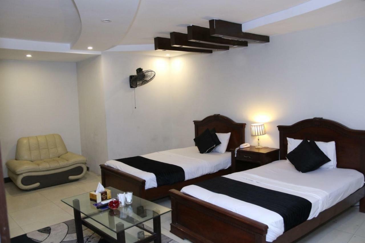 Gulberg Continental Hotel Lahore Buitenkant foto