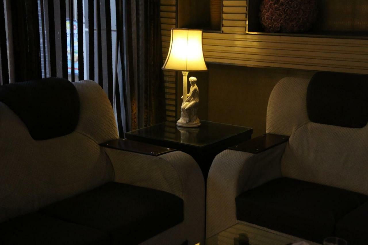 Gulberg Continental Hotel Lahore Buitenkant foto