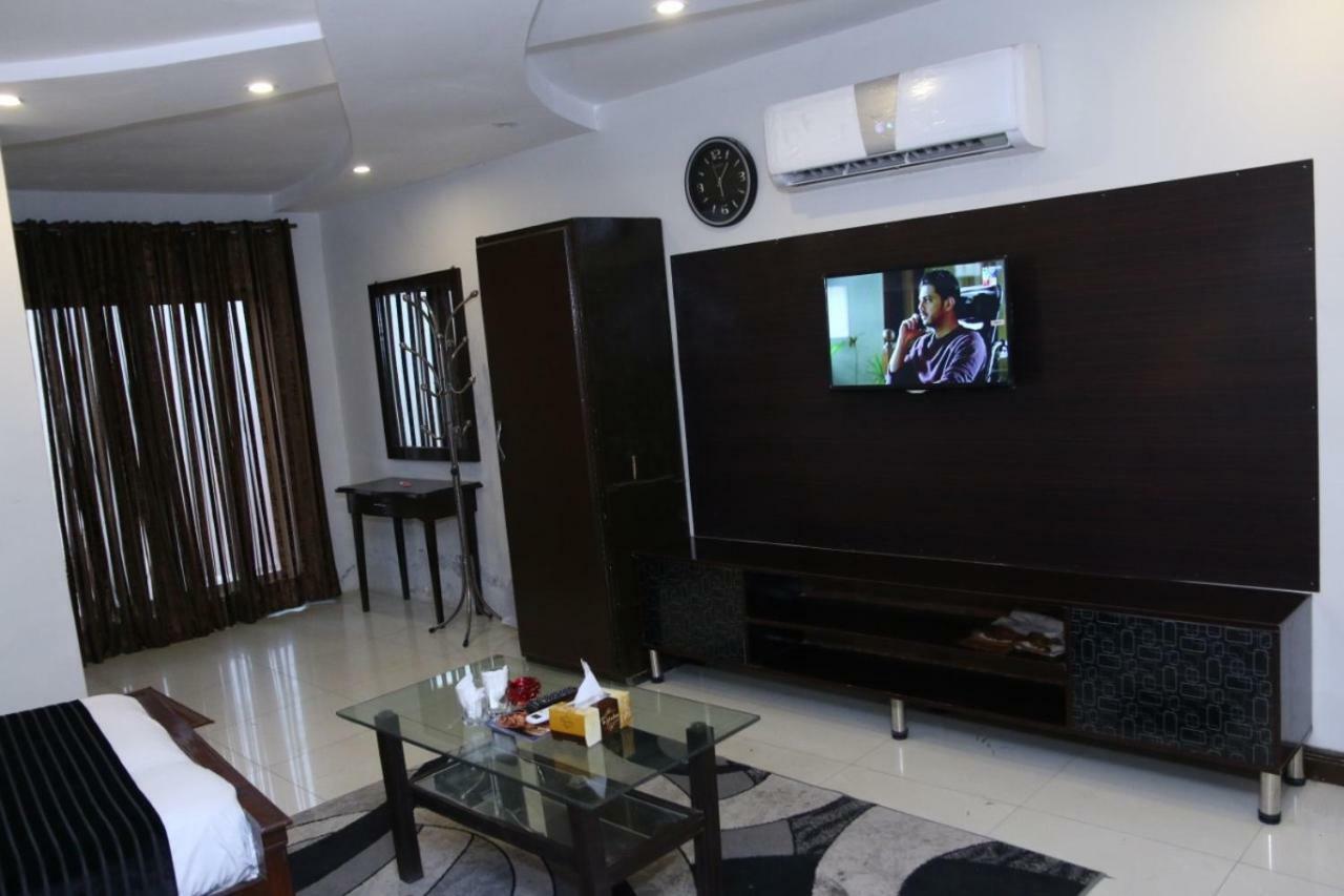 Gulberg Continental Hotel Lahore Buitenkant foto