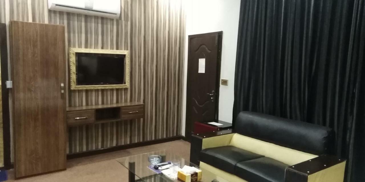 Gulberg Continental Hotel Lahore Buitenkant foto
