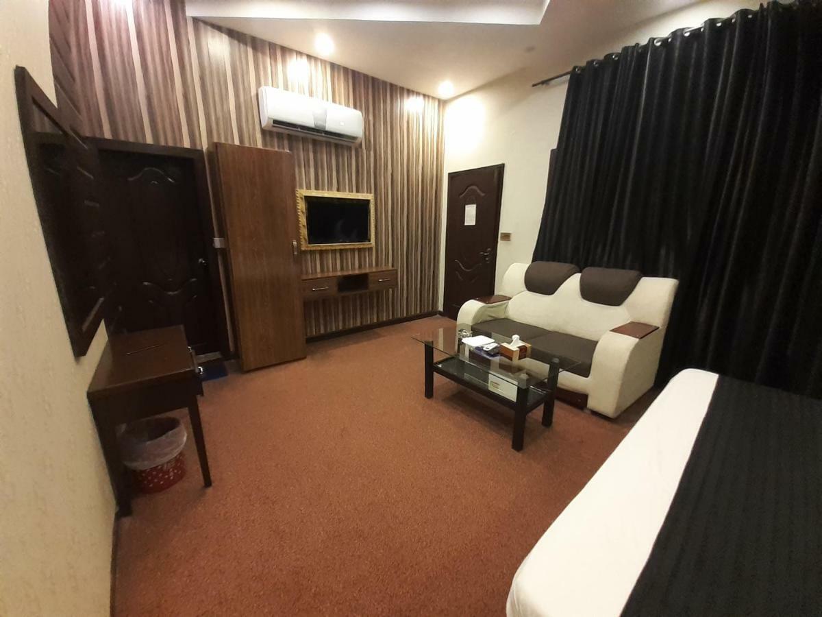 Gulberg Continental Hotel Lahore Buitenkant foto