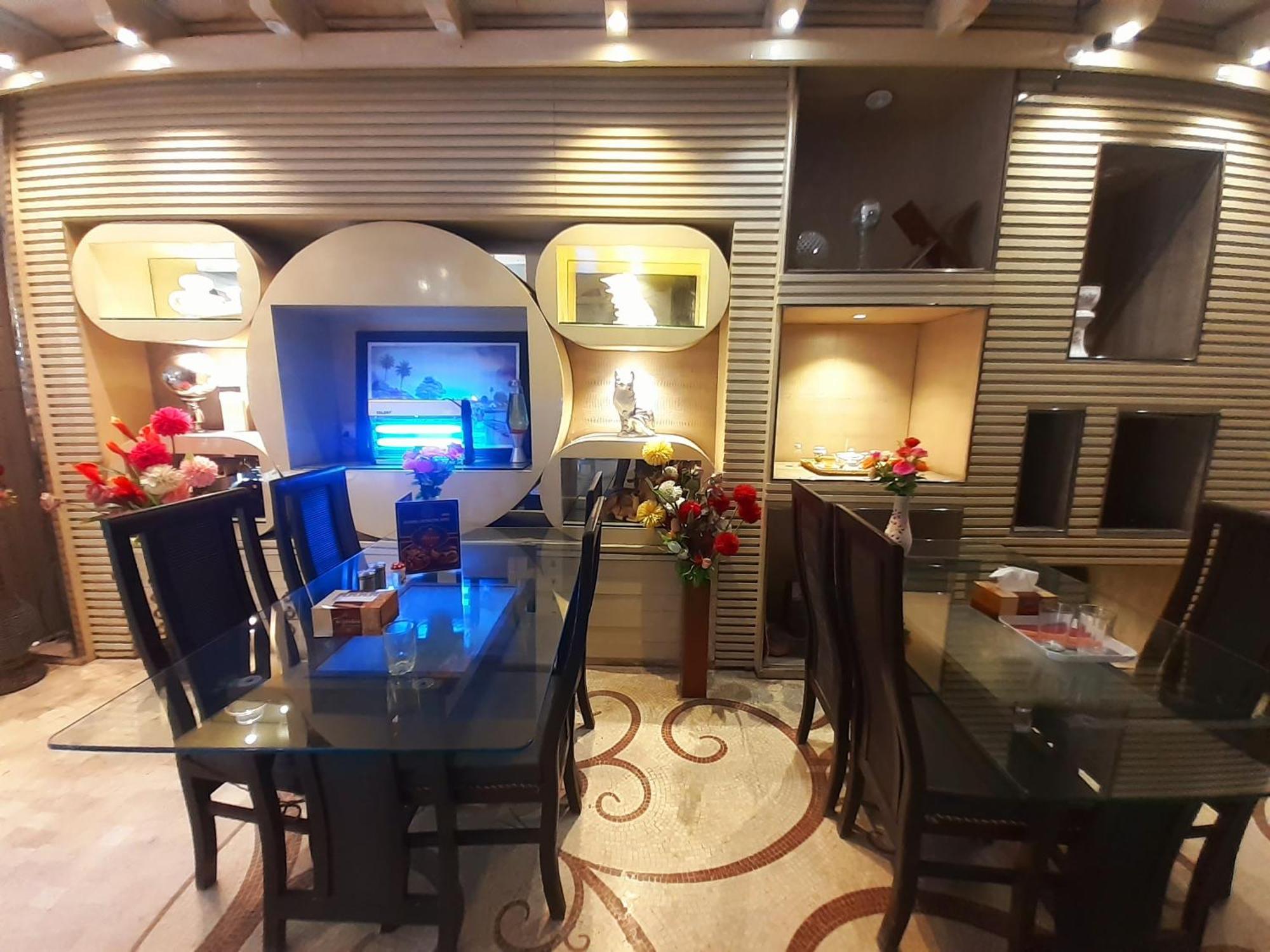 Gulberg Continental Hotel Lahore Buitenkant foto