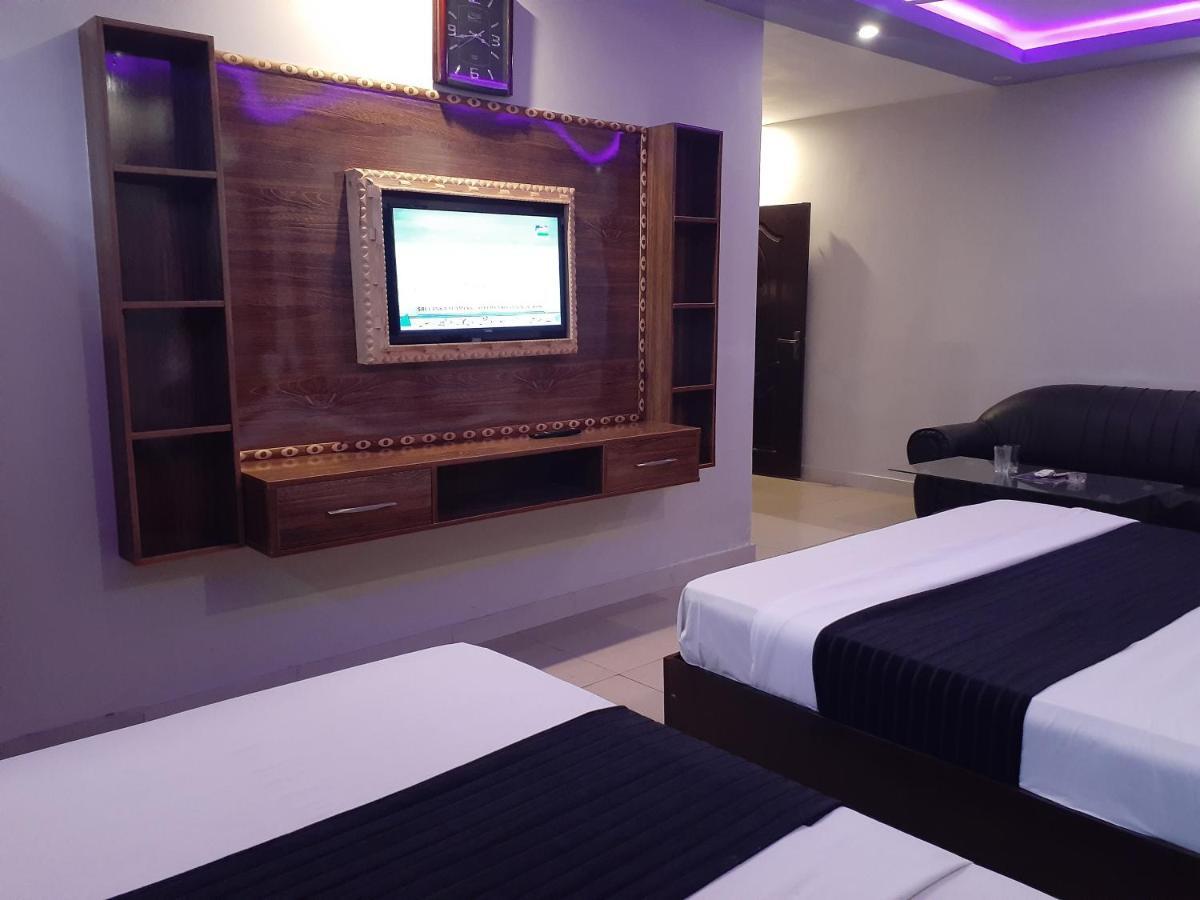 Gulberg Continental Hotel Lahore Buitenkant foto