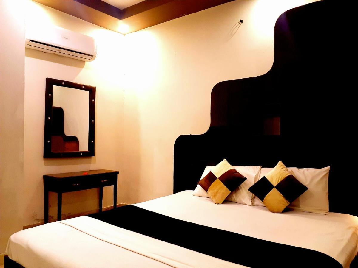 Gulberg Continental Hotel Lahore Buitenkant foto